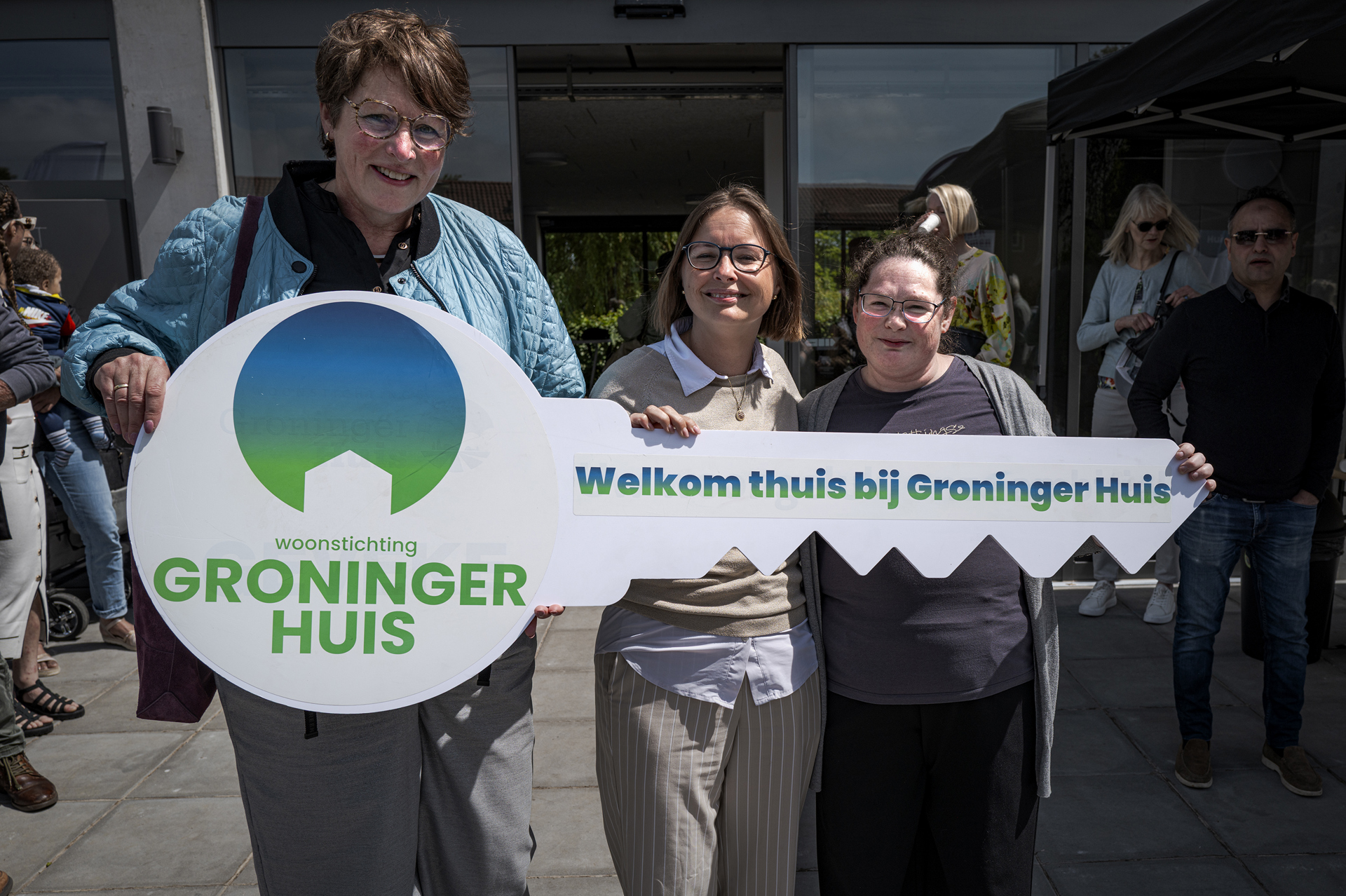 Feestelijk Verhuismoment Huurders Nieuwbouw Van Linschotenstraat